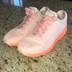 NIKE women’s shoes